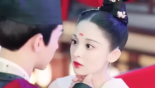 娜扎古装好美！高髻盘发搭配唐风襦裙，仿佛从诗画中的大唐走来！