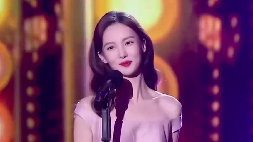 金晨《给我一个吻》舞台