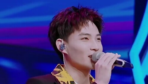 李鑫一自称“游戏王”带来小游戏引大玩家们齐参与