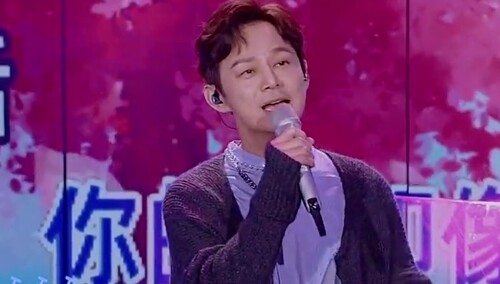 纯享：何炅《思念的距离》 引全场大合唱