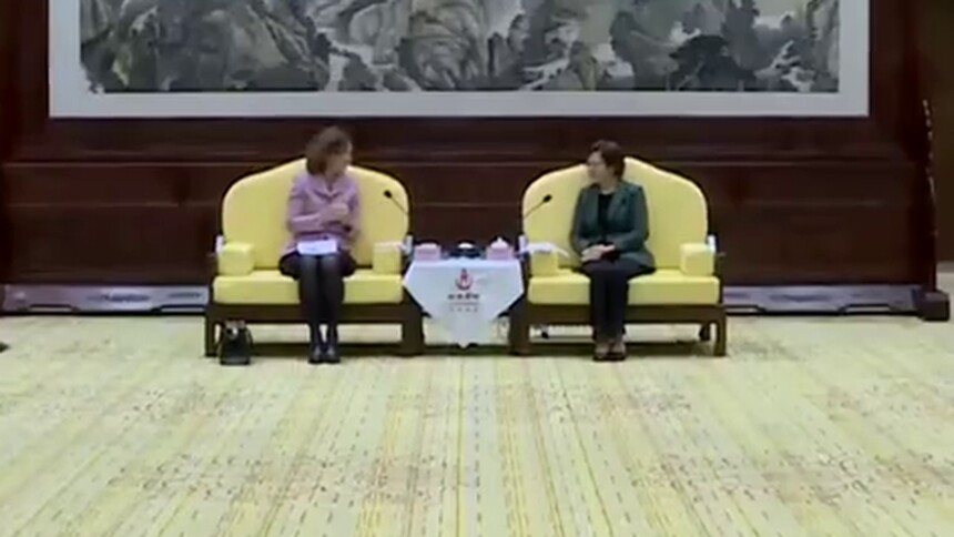 谢建辉会见英国驻华大使吴若兰