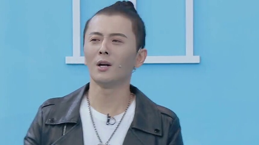 牙齿上有菜叶怎么办？陈辉模仿大湾区哥哥的处理办法