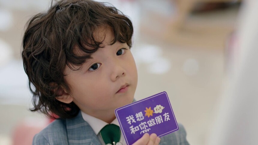 当怪叔叔遇上怪阿姨！秦以悦喜获小宝芳心