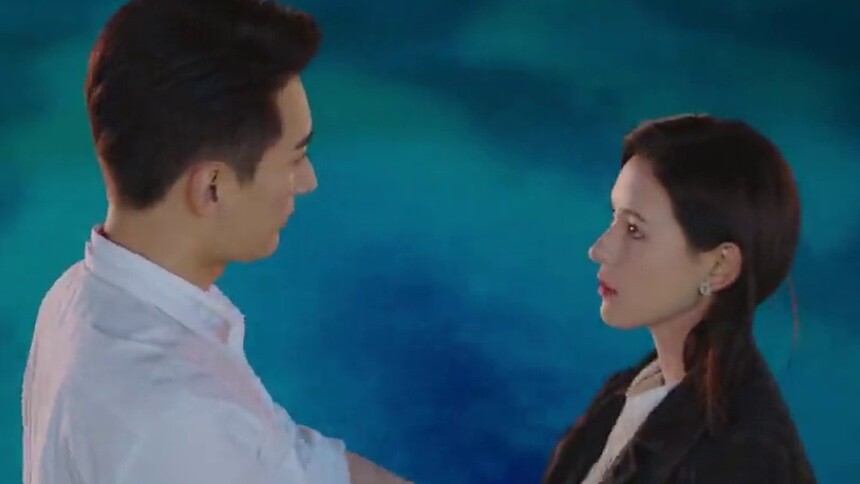 《夜色暗涌时》第16集看点：莫灵泽泳池边向许倾悠表白 许蔚陪方琦同学聚会秀恩爱