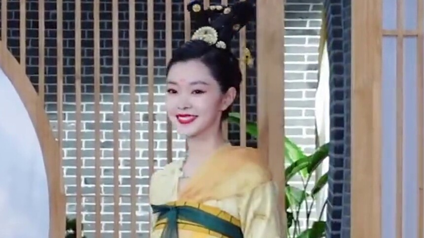 宋轶柳然的造型花絮，解锁神都时尚博主的“美丽秘诀”