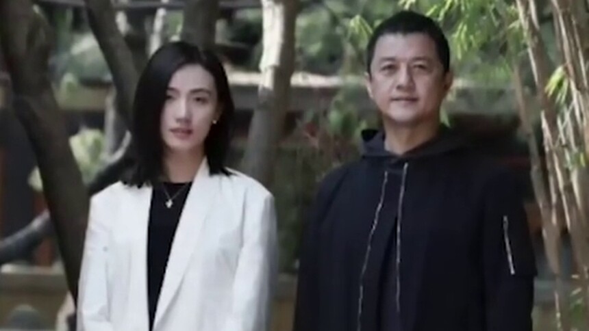 甜蜜秀恩爱！李亚鹏与小19岁超模女友合影曝光