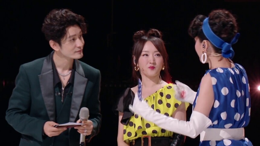 打卡名场面！程莉莎对黄晓明讲“明学”