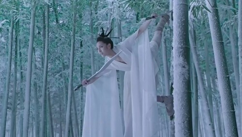 雪女施法伏击周迅 陈坤及时赶到击退雪女