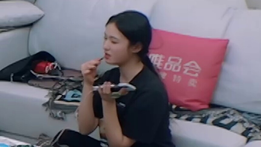 周星驰远程向林允撒娇  星爷式抱怨太可爱了