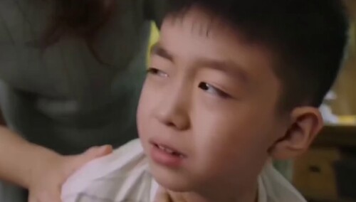 《陪你一起长大》第6集看点：奚望误吞食戒指吓坏爸爸妈妈