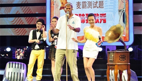 挑战麦克风20110808期：巴蒂尔献唱《吻别》当麦霸