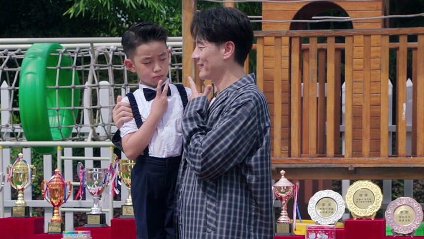 《陪你一起长大》幼儿园行为安全手册