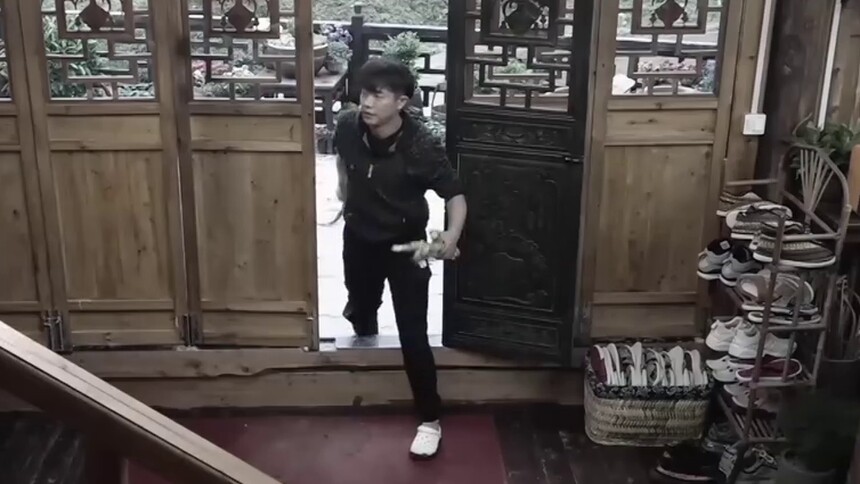 蘑菇屋干活小能手曾毅上线！劈柴耕地生火简直全能！