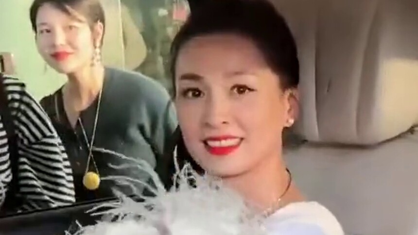 林瑞阳张庭夫妇被偶遇，张庭姐姐的状态说是25岁也不夸张吧！
