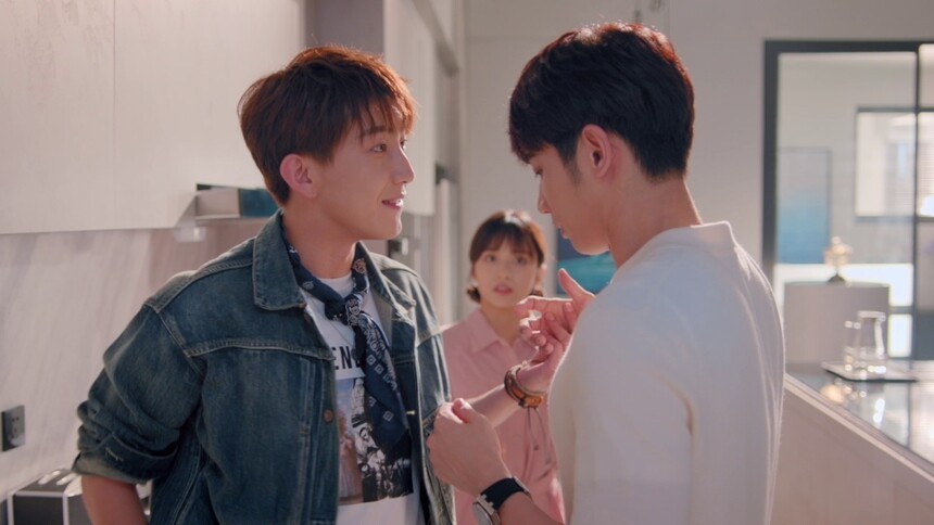 《我亲爱的“小洁癖”》第12集看点：陆显入住顾人齐家，三角恋进入白热化