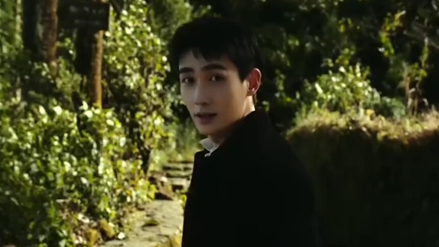 朱一龙呼吸感大片 和朱一龙一起漫步田野，感受自然的声音吧！