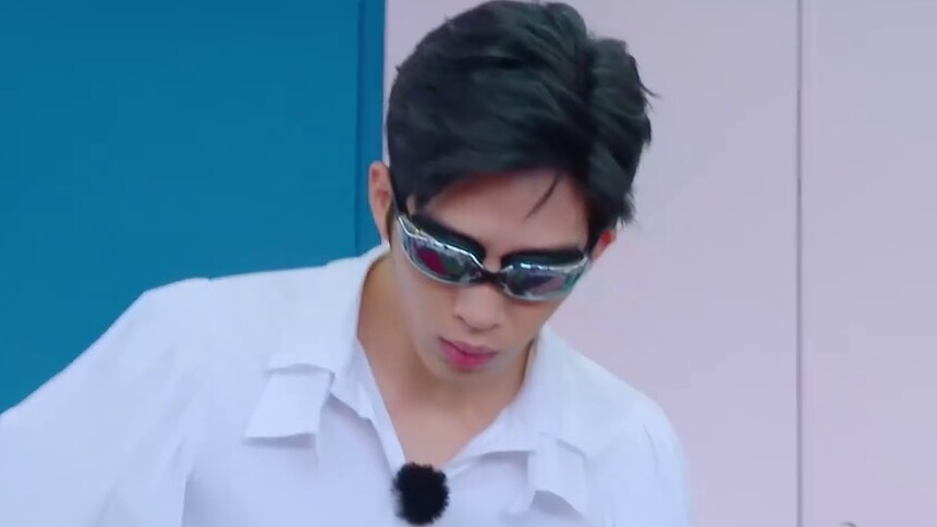 井柏然化身“奥特曼”前来救驾！何船长心好塞：我的船运气太背了！