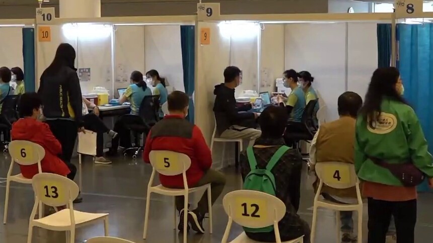 张建宗：齐打疫苗控制疫情重启经济