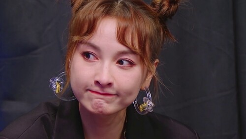 吴昕看妈妈硬照哭了 海燕姐气场压制获全场好评