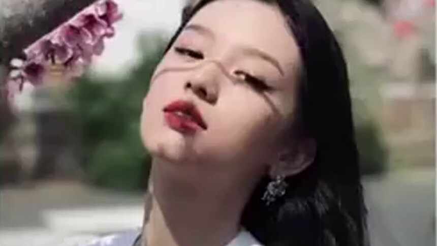 周也花6块钱拍出来的毕业照，这随手一拍都是神图的颜值羡慕哭了