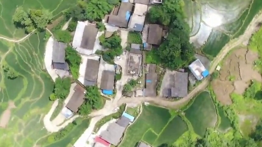 这里的乡村山下有梯田“贡米” 山上是万亩草场