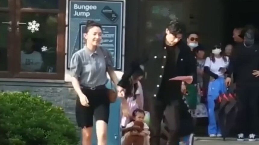 罗云熙吴倩牵手路透！梦回何以笙萧默，这是小何以琛小赵默笙第三次合作了