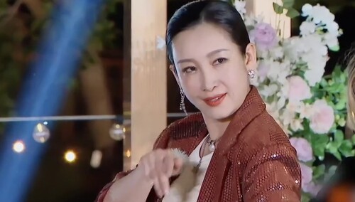 吴宣仪教秦海璐跳月亮警察