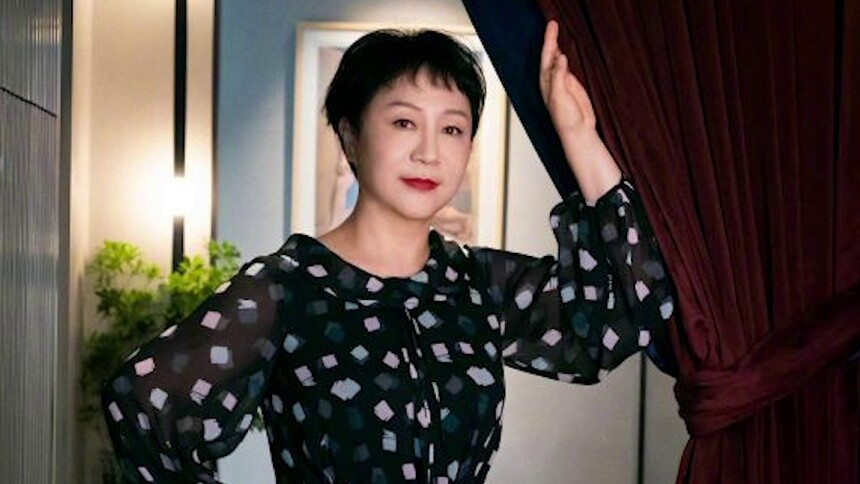“贵妇”燕姐！杨紫晒妈妈美照优雅精致气质佳