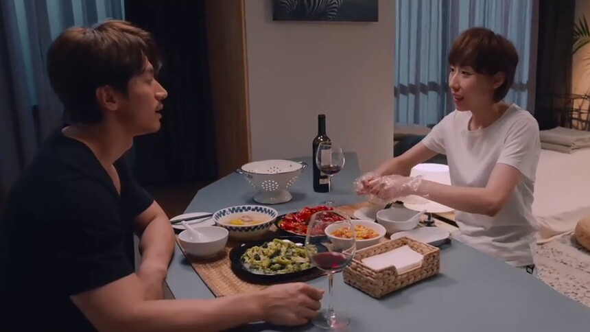 言承旭为任素汐做小龙虾晚餐