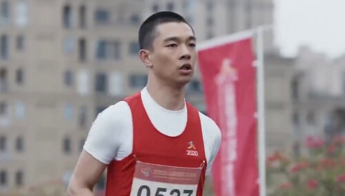 没有父亲的陪伴 肖尔东一个人继续比赛