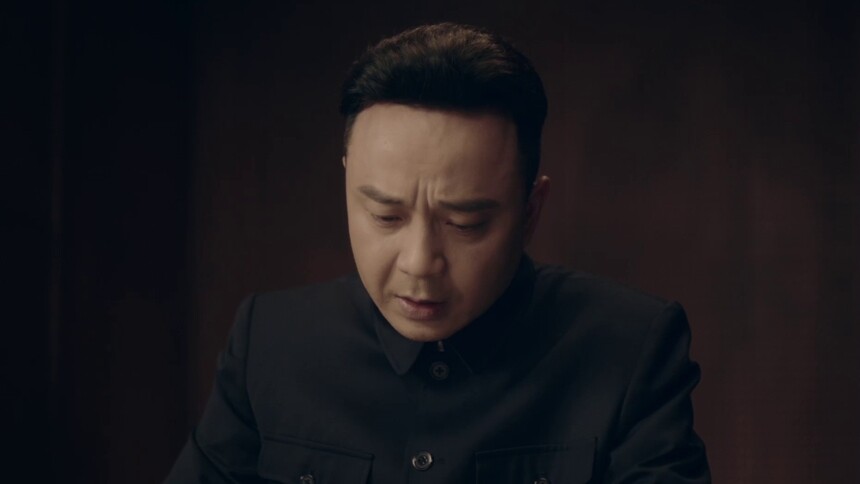 齐越奋斗于广播战线，紧握话筒将声音传向四方！