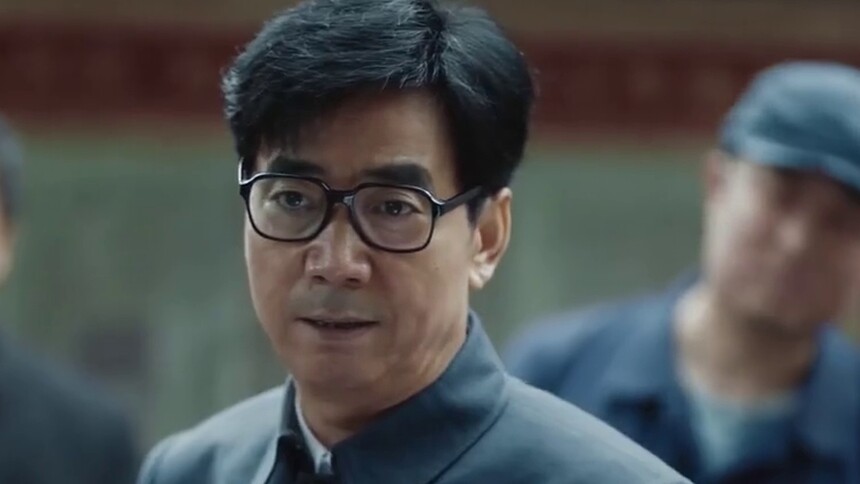欧阳彬被工人围堵追要工钱，何济仓帮忙解围