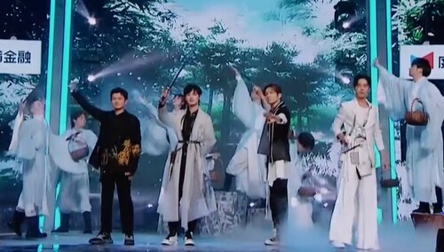 丁程鑫钟汉良刀宗大侠登场 钟汉良干练马尾亮相！