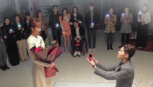 哭（被）惨（吐）了（槽）的求婚戏