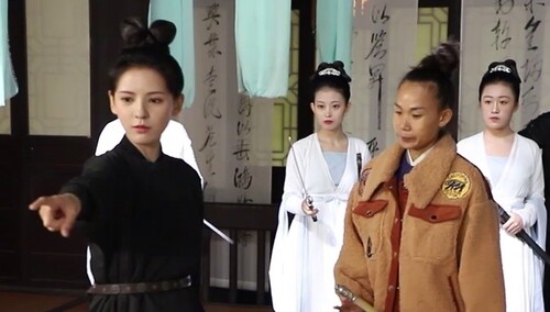 花絮：程若鱼闯关玉真坊，吊威亚升降自如