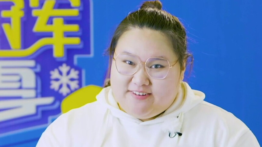 李雯雯为您送来新年祝福：希望大家所有的重担都能被轻松扛起！