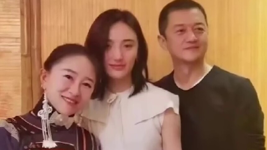 好事将近？李亚鹏被曝与小19岁女友拍婚纱照
