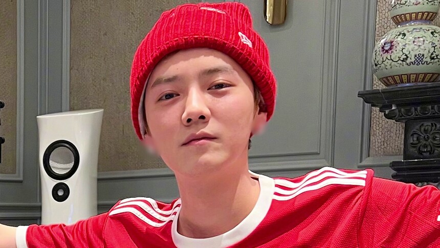 足球小将上线！鹿晗晒与王勉看球赛合照