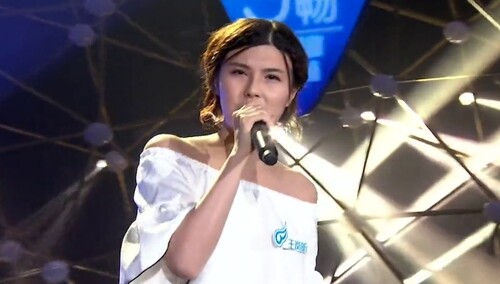 王岚昕完美演唱《不痛》 撩人声线直击内心引发共鸣