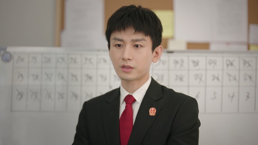 《底线》第30集看点：周亦安分析案情