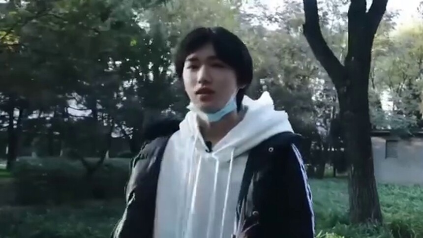 宋亚轩提醒大家天冷加衣，一直是礼貌贴心的少年！