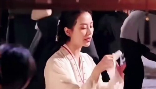 刘诗诗《一念关山》白衣路透，太美了，真一眼就能爱上！