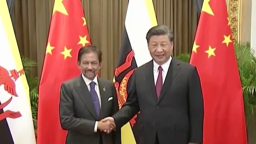 习近平会见文莱苏丹