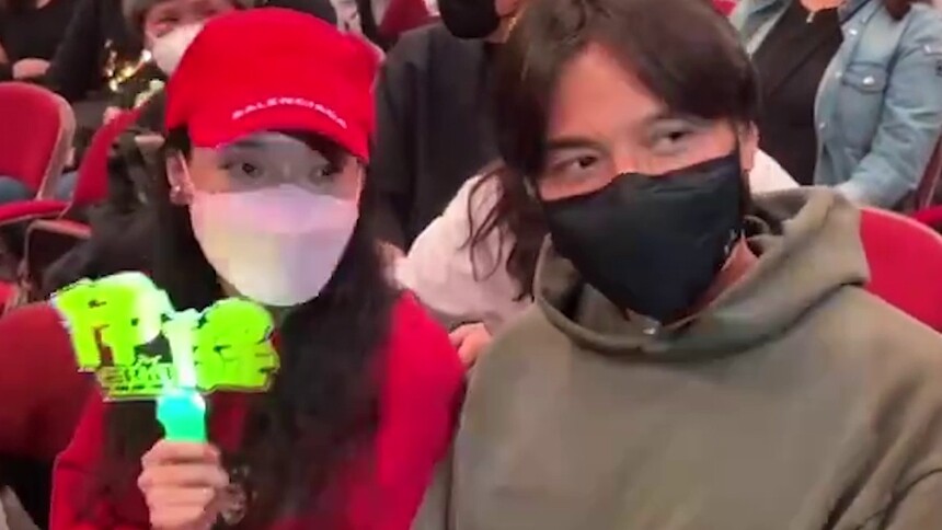 甜蜜值爆表！舒淇冯德伦夫妇合体看郑伊健演唱会