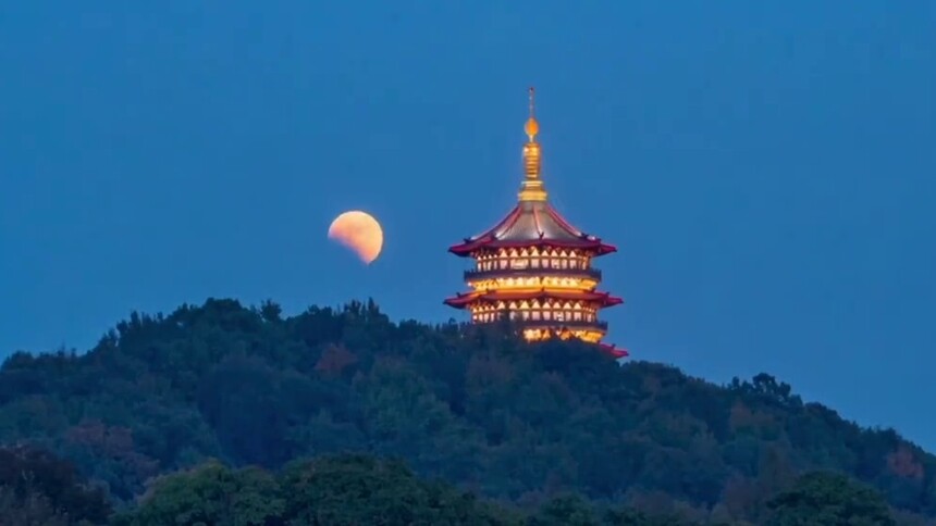 月全食巧遇月掩天王星 给月亮来一组特写