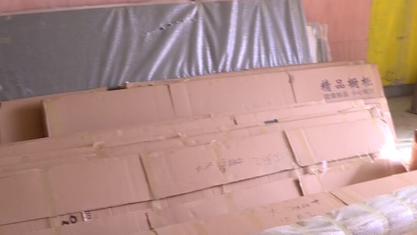 天天315 “德维尔全屋定制”品牌专卖店偷梁换柱？ 4万元定制“德维尔”品牌衣柜橱柜 送来的板材未见任何标识引质疑