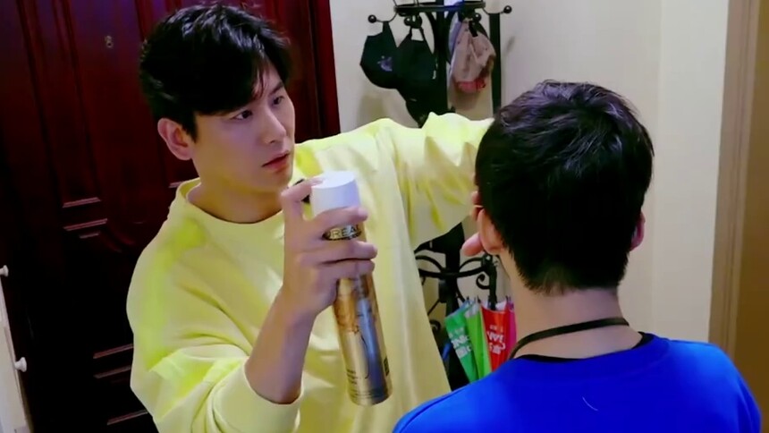 您的托尼老师已上线！ 于晓光专业帮大张伟整理造型