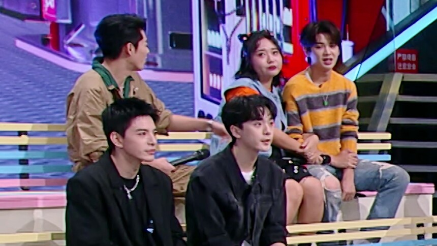 王鹤棣直言和黄明昊只是同事关系？李雪琴黄明昊现场闹别扭