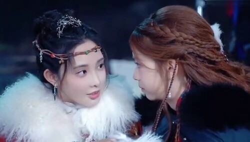 彭小苒刘梦芮幕后花絮，小姐妹间的“情话”怎么有点撩人~