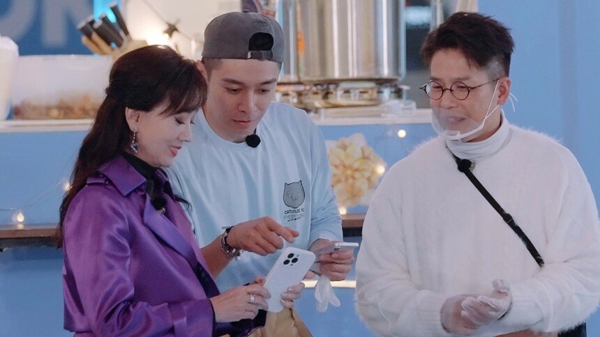 激动的扫码仪式！赵雅芝入股大湾仔餐车